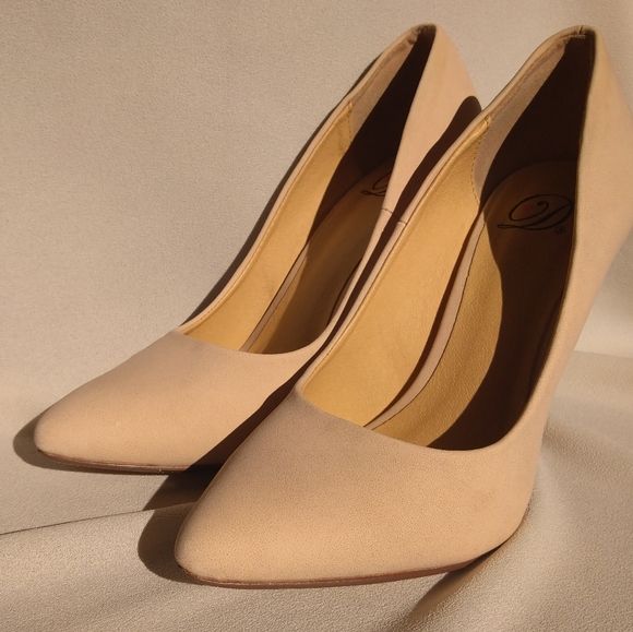 Classic Pointy Heels - Picture 2 of 5